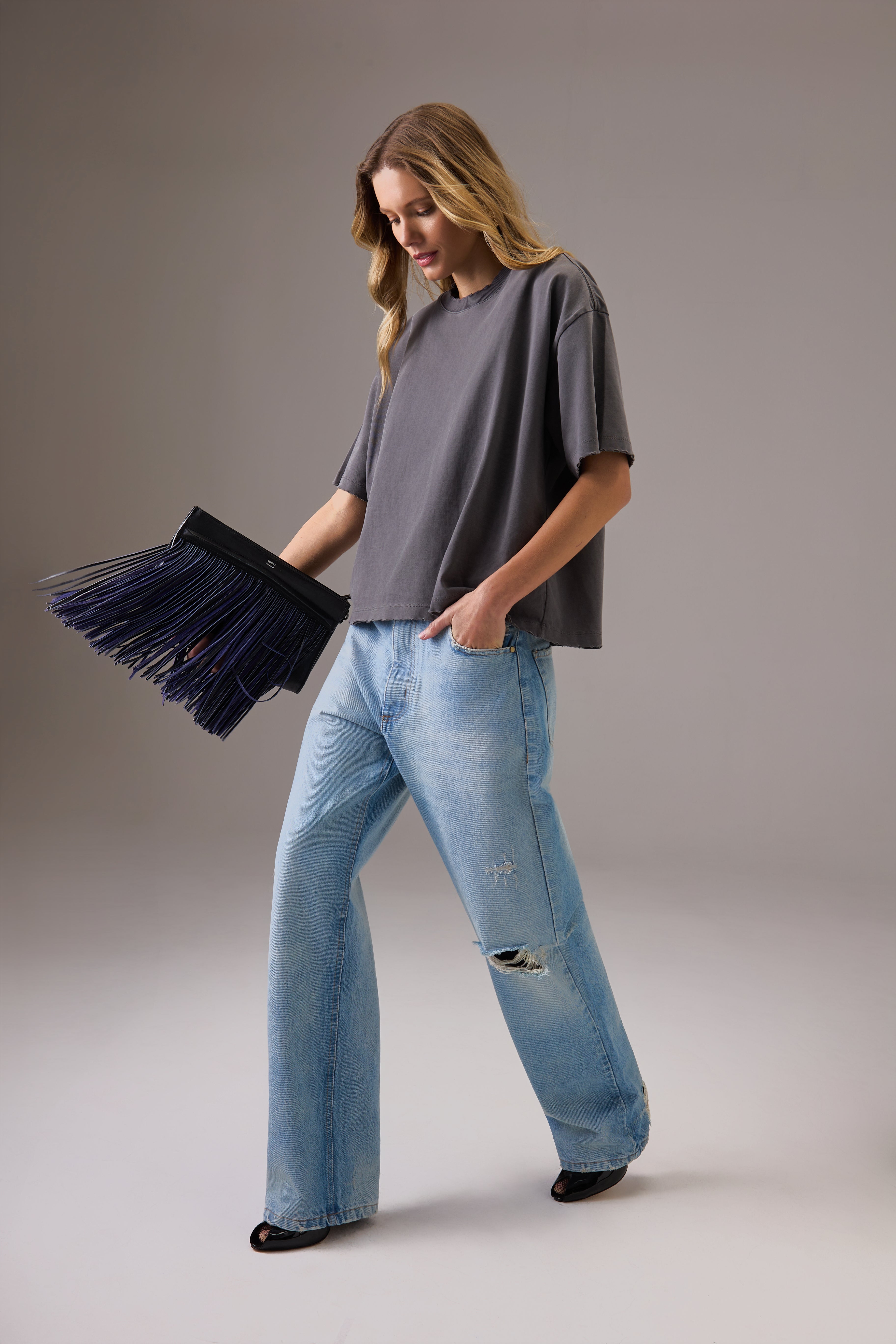CAMISETA BOXY CINZA STONE