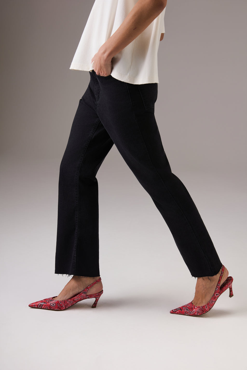 CALÇA CROPPED FLARE BLACK SUSANA